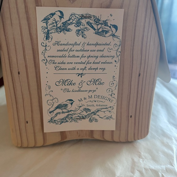 Charming Bed & Breakfast Birdhouse by M&M Designs. - Picture 7 of 7